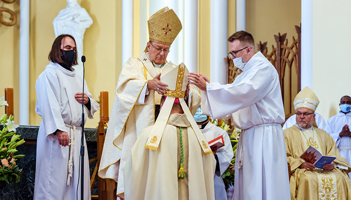 Хіротонія католицького єпископа. Фото: sib-catholic.ru