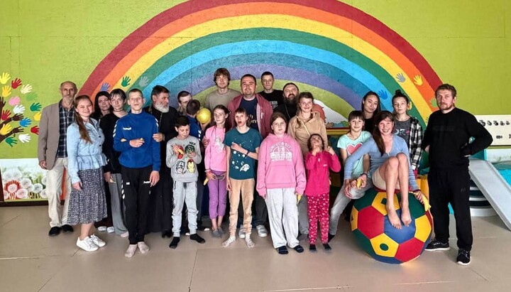 Священники УПЦ доставили допомогу до реабілітаційного центру в Михайлівці. Фото: Центр інформації УПЦ