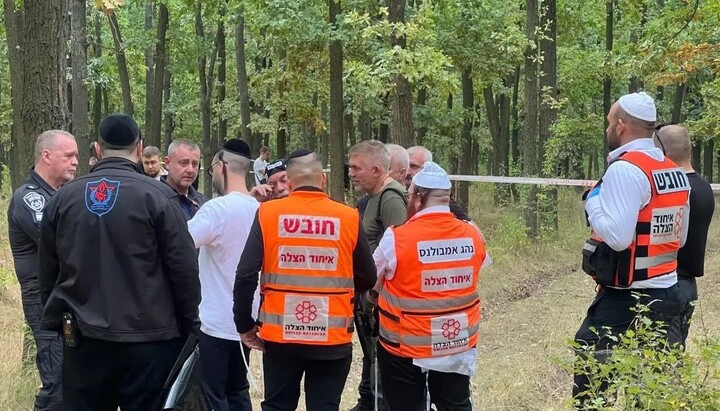 Делегация организации United Hatzalah в Умани на месте обнаружения убитого иудея. Фото: United Hatzalah