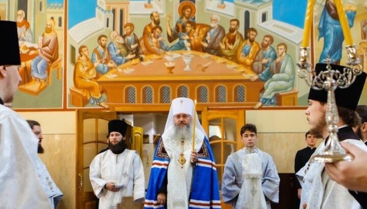 Ο Μητροπολίτης Κλήμης προεξήρχε της ακολουθίας στον ναό της ΚΔΑιΣ. Φωτογραφία: Επισκοπή Νίζιν