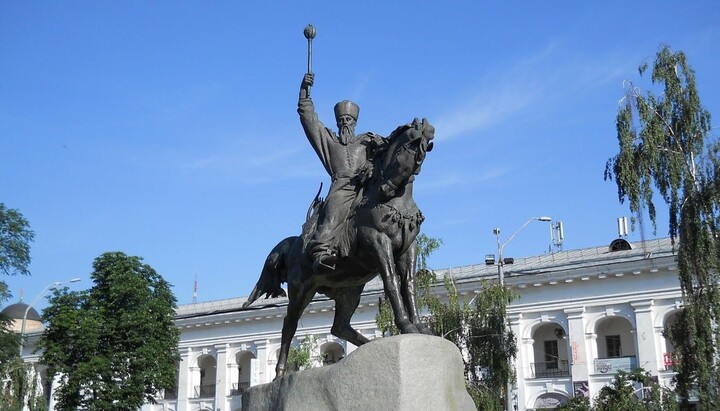 Пам'ятник гетьману Петру Сагайдачному в Києві. Фото: kyivmaps.com