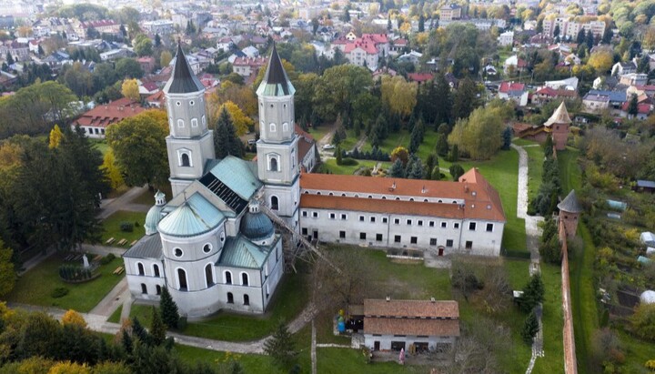Костел на території бенедиктинського абатства в місті Ярослав. Фото: Darek Delmanowicz/PAP
