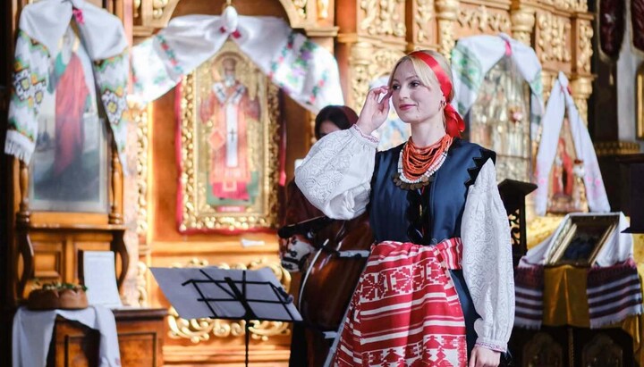 Вечер свадебных традиций в захваченном соборе Черкасс. Фото: Фейсбук-страница собора ПЦУ