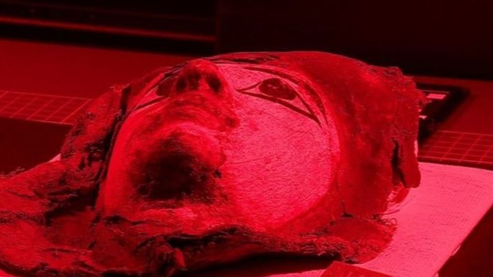 Новые технологии помогут ученым прочесть на мумиях секретные надписи фото 1