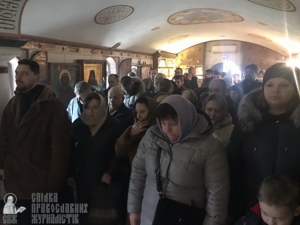 Молебень біля Десятинного монастиря та акція радикалів – як це було фото 22