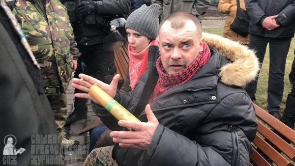 Молебень біля Десятинного монастиря та акція радикалів – як це було фото 5