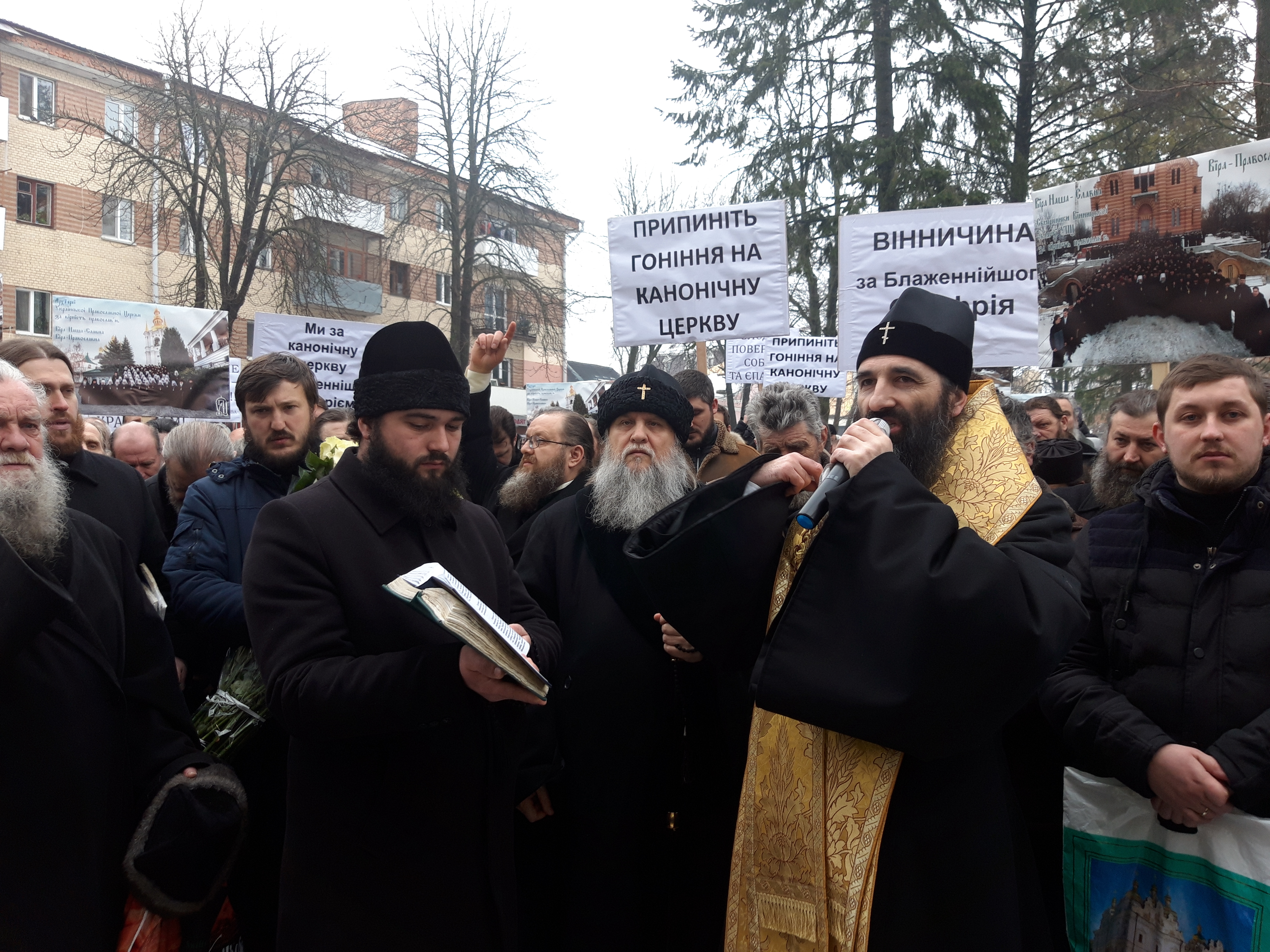 Суд не відбувся: вінницький суддя подарував православним привід для свята фото 4