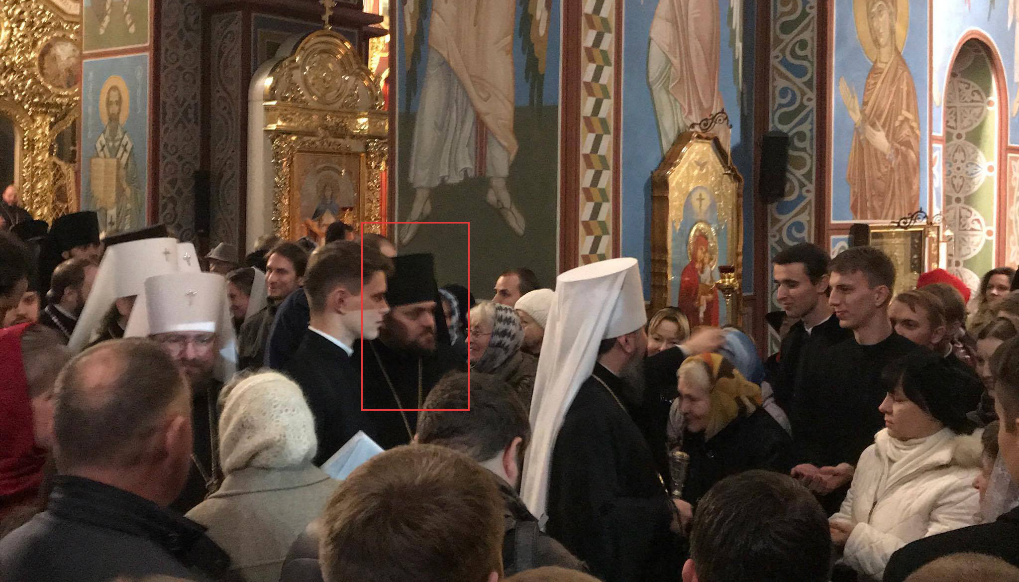 Иерарх структуры Константинополя в Чехии замечен на службе у Епифания фото 1