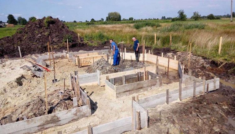 Позбавлені храмів громади УПЦ заклали фундаменти нових храмів фото 1
