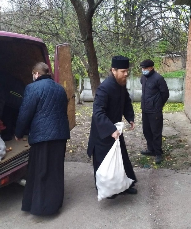 Нежинская епархия УПЦ помогла детям-сиротам в Черниговской области фото 1