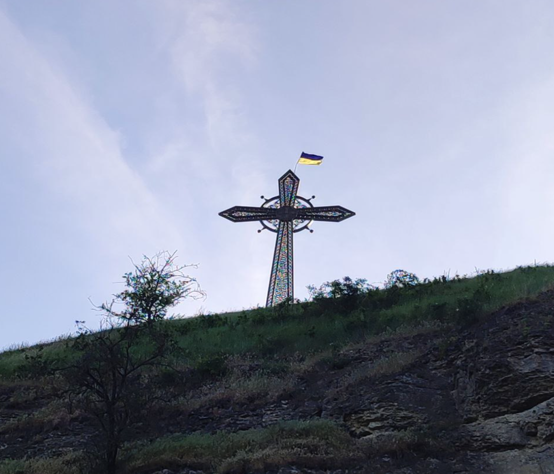 State symbols vs the Сross of the Lord: what’s wrong with our