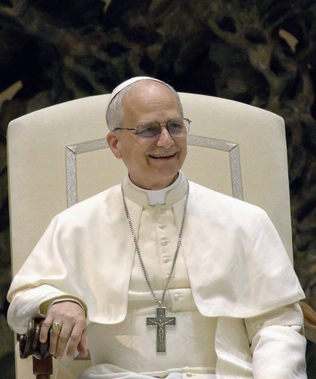 Στο Διαδίκτυο παρατηρήθηκε ότι ο Πάπας Λέων φοράει θωρακικό σταυρό από την ΡΟΕ фото 1