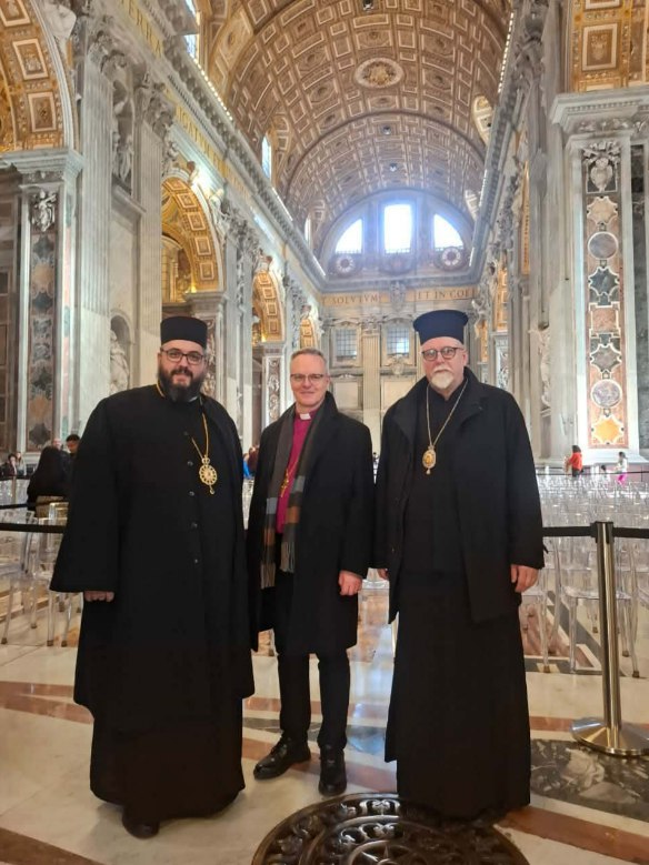 &laquo;Митрополит&raquo; Боян Бойович (крайний слева) и архиепископ Илиа (Валльгрен) (крайний справа) в Риме.