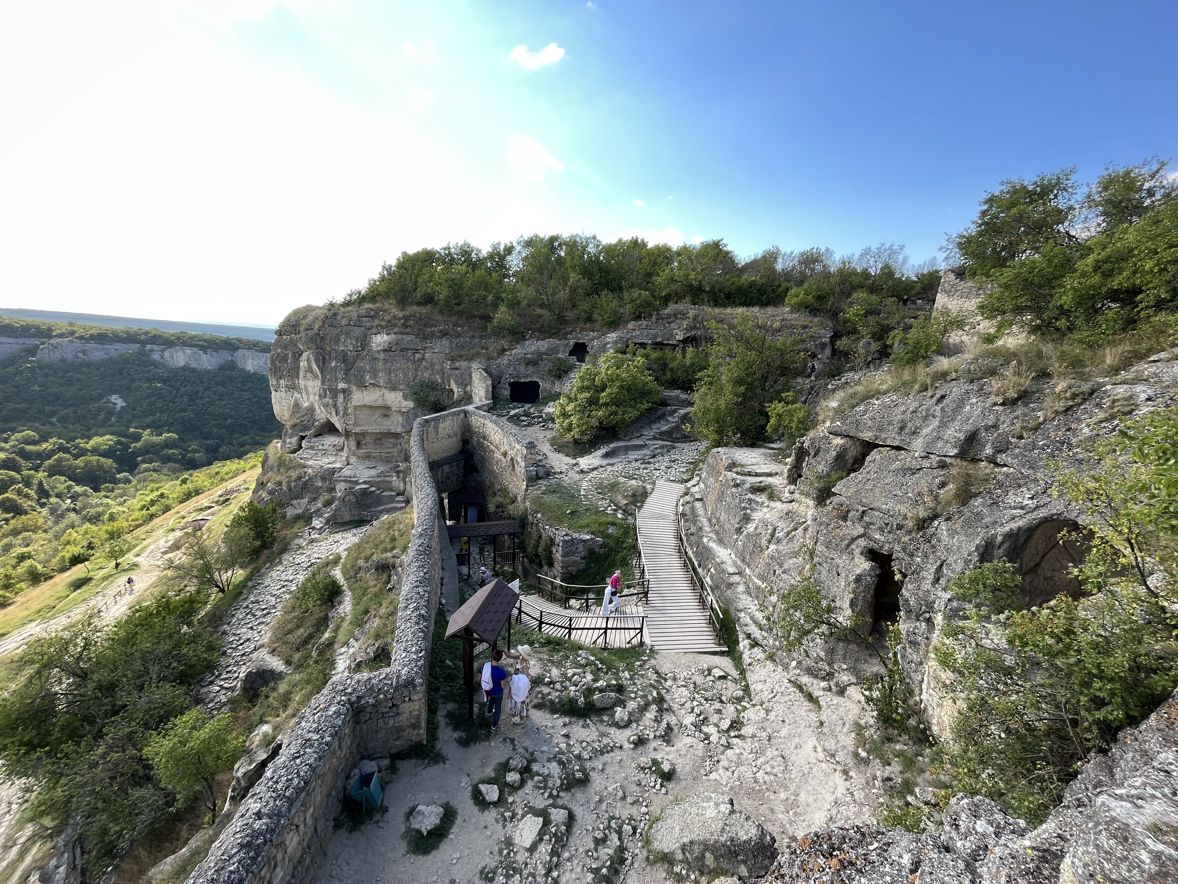 Панорама пещерного города Чуфут-Кале (Крым)