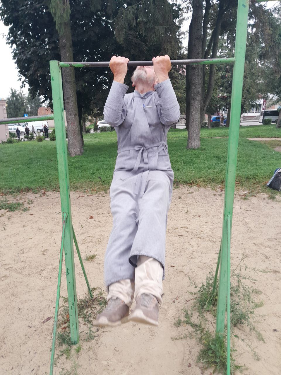 Лица Почаева: Валька-собачница и старчик-атлет фото 1